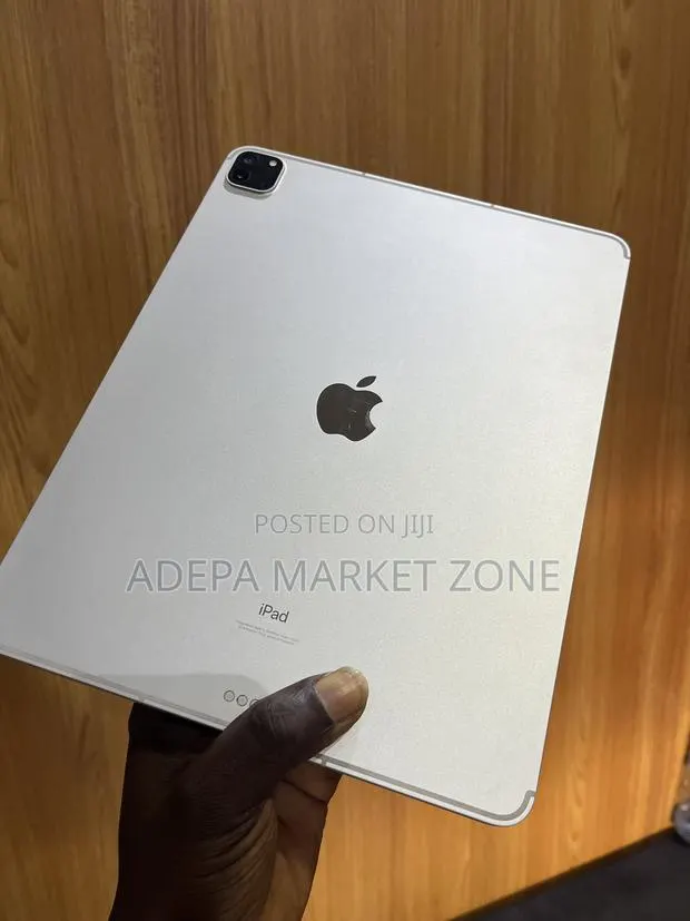 Apple iPad Pro 12.9 (2022) 512 GB Gray · Photo 1