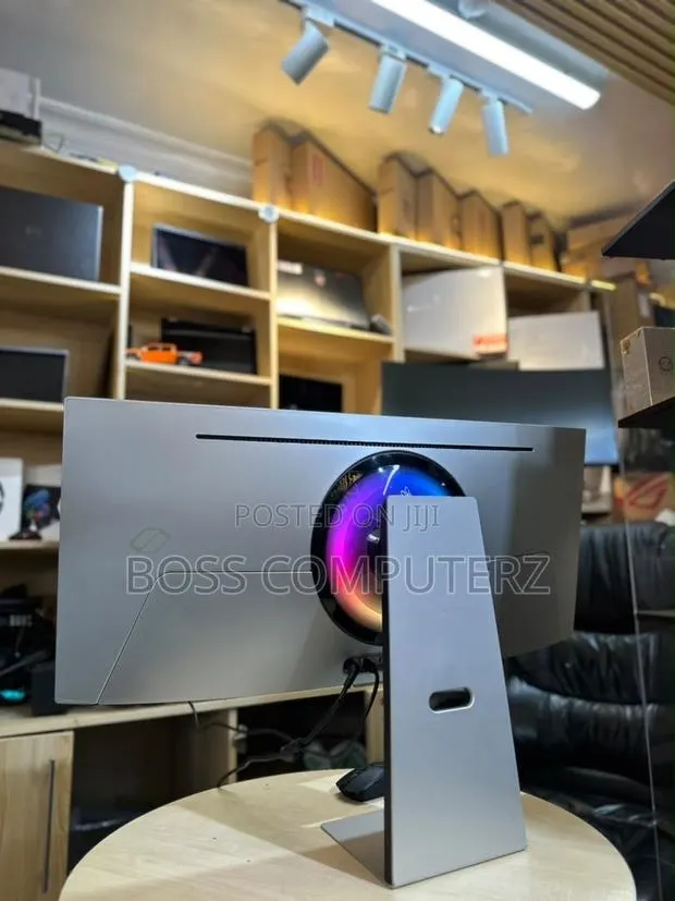 Samsung 34-Inch Curved OLED Odyssey G8 · Photo 2