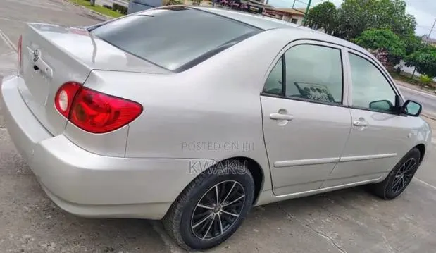 Toyota Corolla Altis 2010 Silver · Photo 1