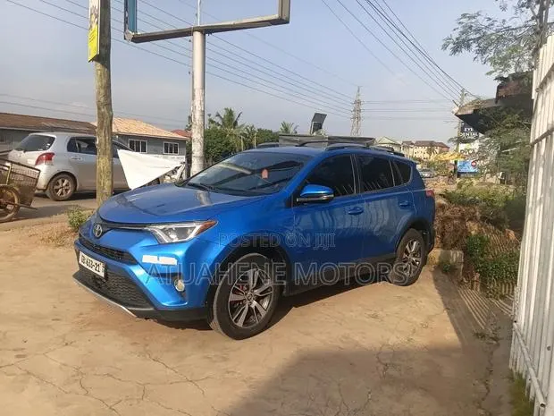 Toyota RAV4 XLE AWD (2.5L 4cyl 6A) 2017 Blue · Photo 1