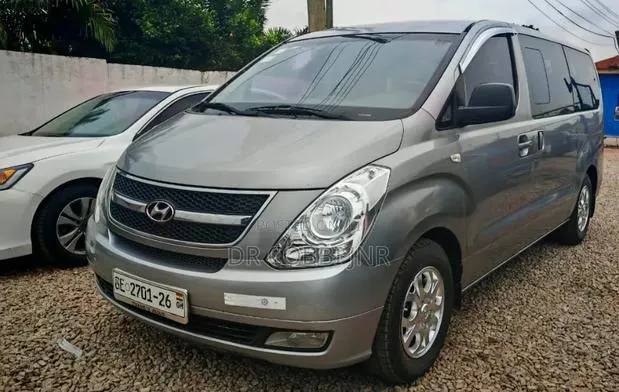 Hyundai Starex 2013 Silver · Photo 1