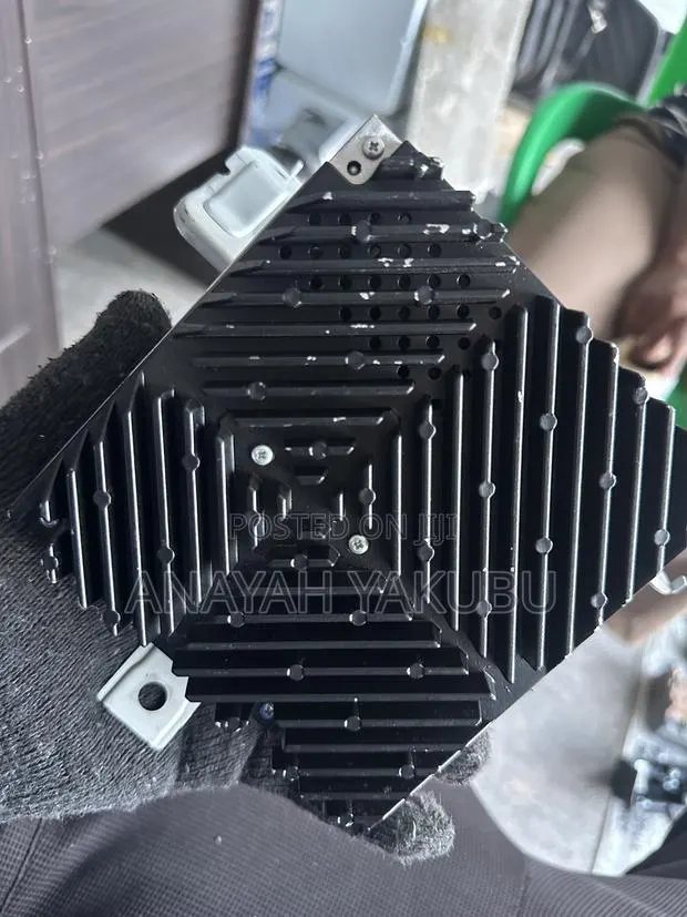 2017-21 Honda CRV Amplifier · Photo 1