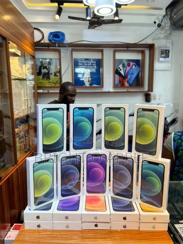New Apple iPhone 12 64 GB · Photo 1