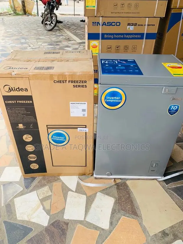 Media 100 LTR Chest Freezer · Photo 1