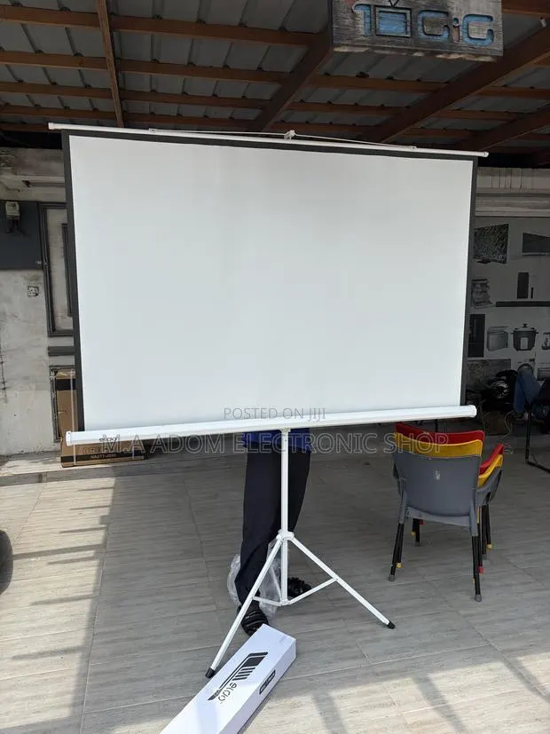 Tripod Manual 180x180cm Projector Screen · Photo 1