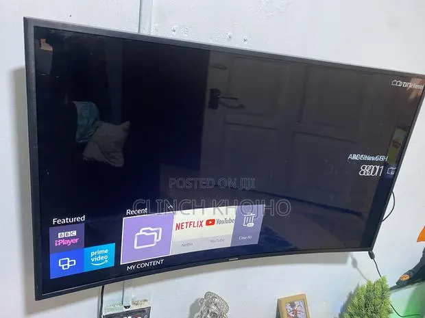 50” SAMSUNG Smart Curve TV · Photo 1