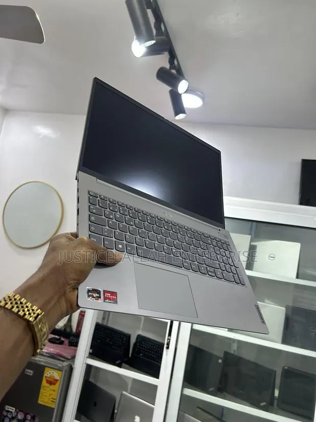 Laptop Lenovo ThinkBook 15 8GB AMD Ryzen 3 SSD 256GB · Photo 1