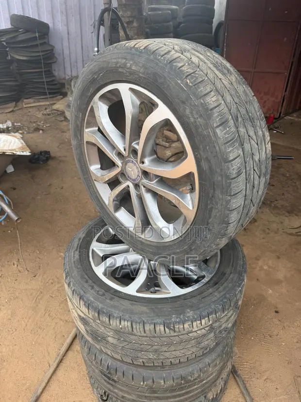 Mercedes-Benz Rim 17 With Tyres · Photo 1