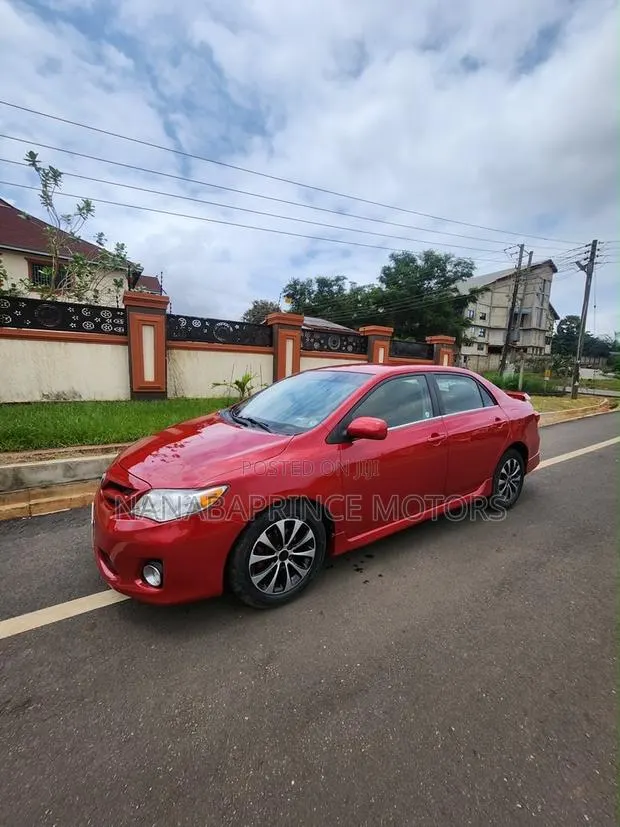 Toyota Corolla 2013 Red · Photo 1
