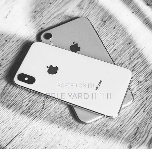 New Apple iPhone XS Max 64 GB White · Photo 1