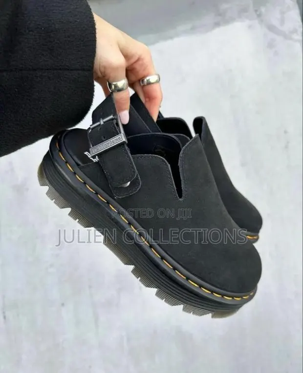 Dr Martens Zebzeg Mule Suede · Photo 1
