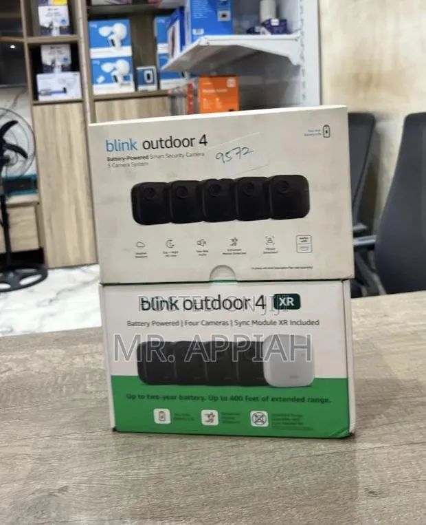 Get Blink Outdoor Security Cam 4(Black). · Photo 1