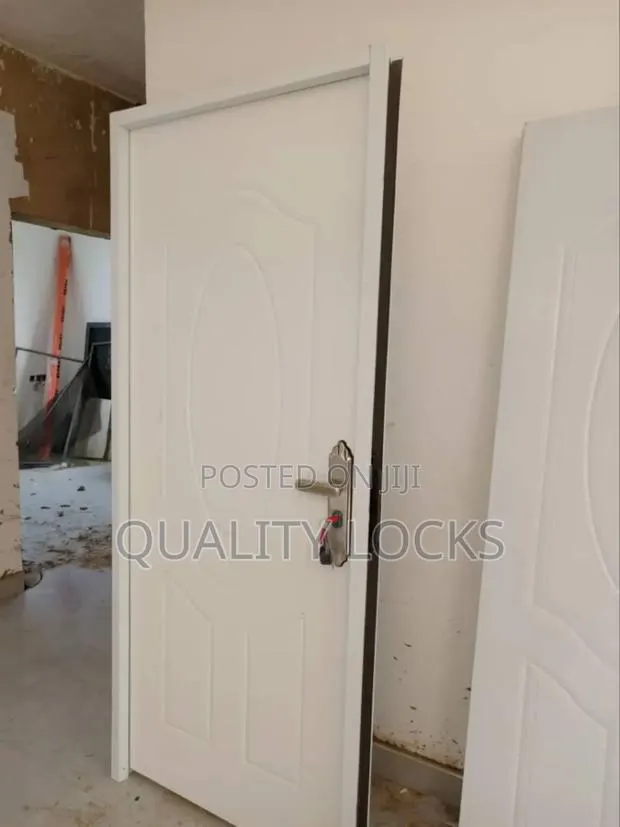 White Room Doors With Frames, Handle and All Accessories · Photo 1