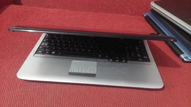 Laptop Samsung R620 4GB Intel Core I5 HDD 320GB · Photo 4