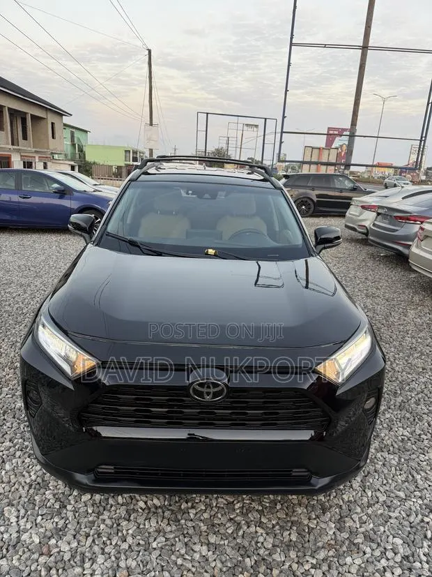 Toyota RAV4 2022 Black · Photo 1