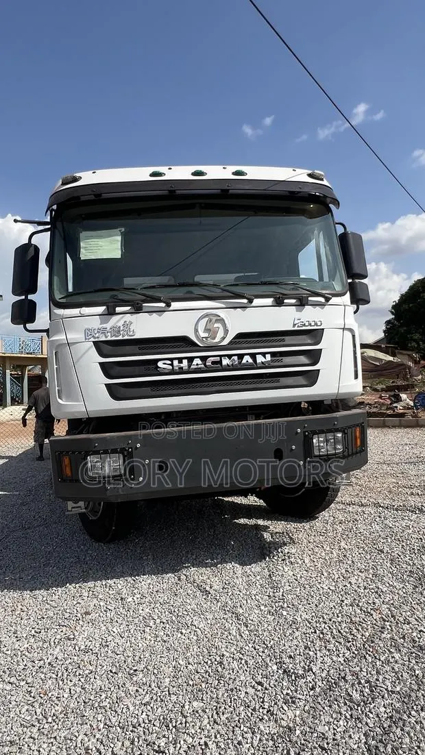 Used Dump Truck · Photo 1