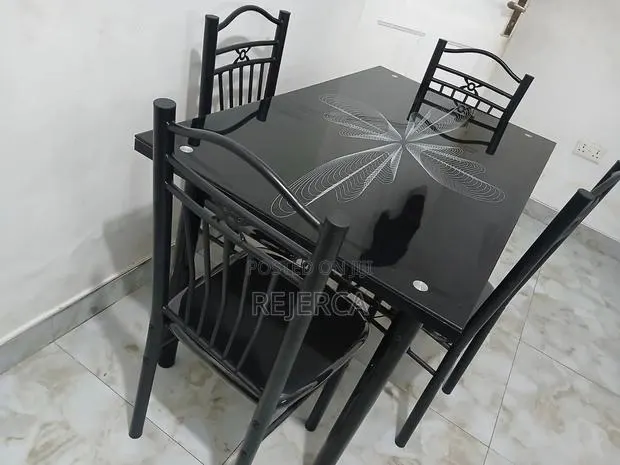 Durable Dinning Set · Photo 1