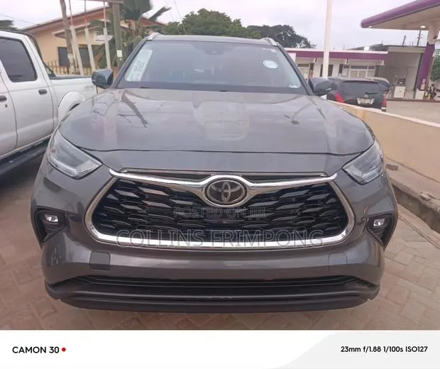 Toyota Highlander XLE 2021 Gray · Photo 1