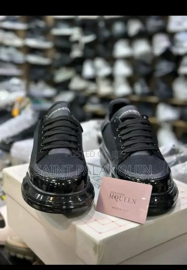 McQueen Blackchunky-Soled Low-Top · Photo 1