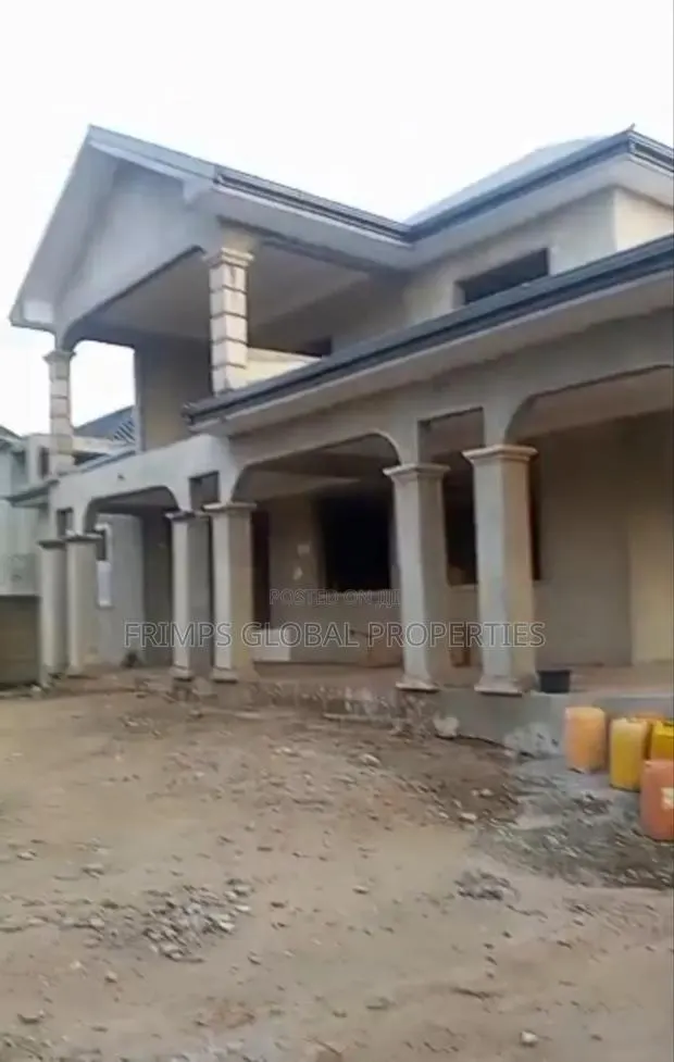 6bdrm House in Lake Side Estate for sale · Photo 1