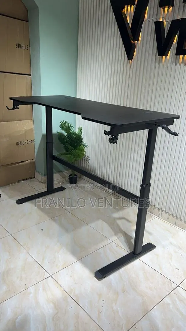Standing/ Adjustable Gaming Desk (1.4m) · Photo 1