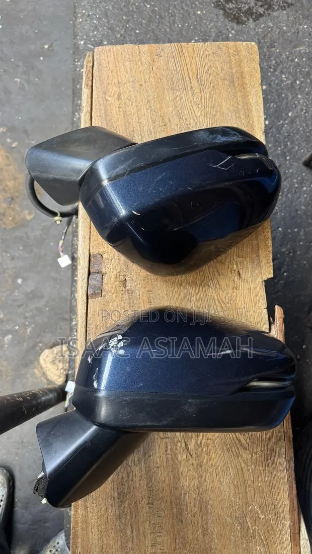 Honda CRV 2023,2024,2025 Driving Side Mirror Complete · Photo 1