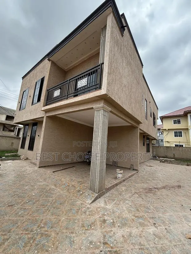 Ex 4 Bedroom House for Sale at Adenta Amrahia · Photo 1