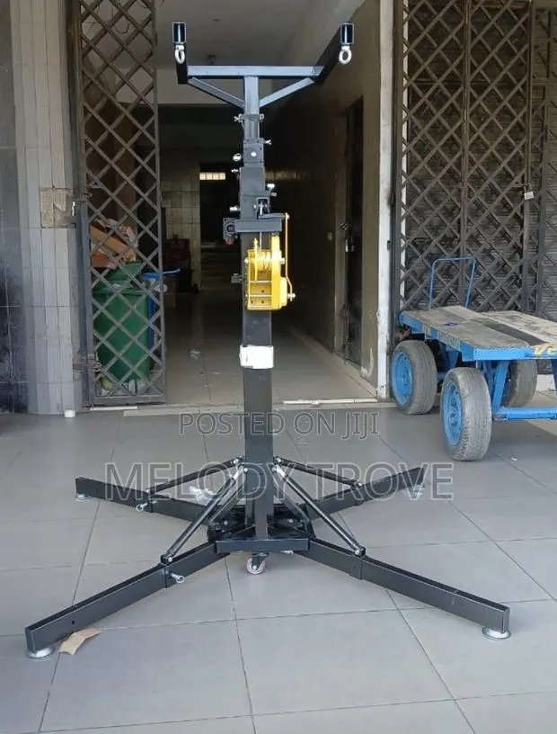 Crank Stand for Line Array · Photo 1