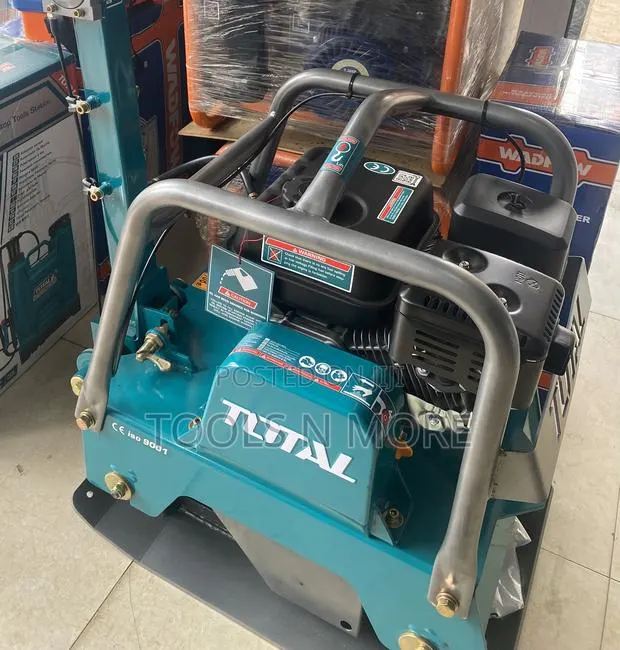 Total Reversible Plate Compactor 6.5hp · Photo 1