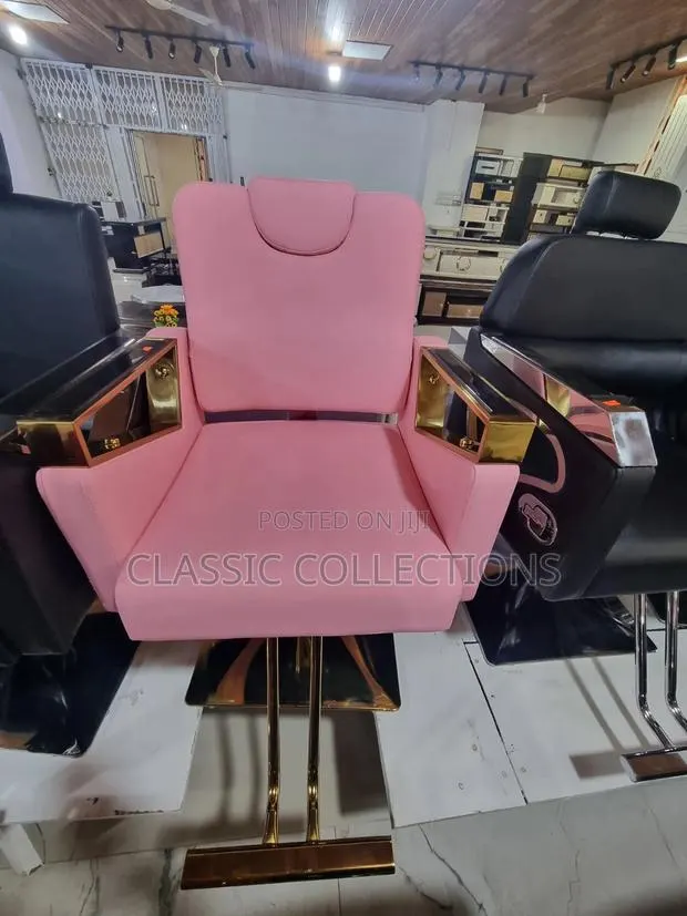 Salon Barber Chair With Gold Accents – Pastel Pink · Photo 1