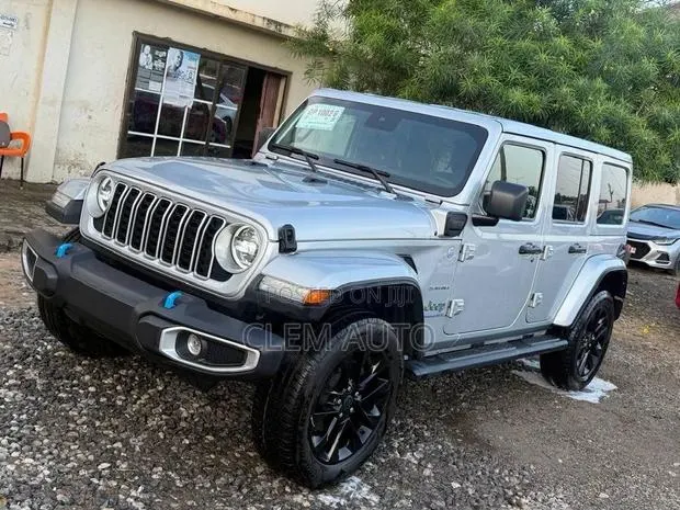 Jeep Wrangler Sahara 4 Door 4x4 2024 Gray · Photo 1