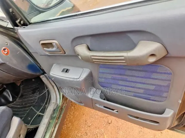 Toyota RAV4 2004 Green · Photo 1