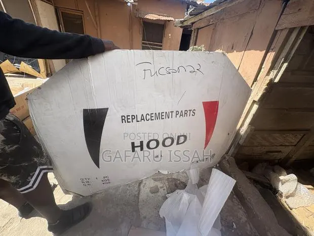 HYNDAI TUCSON 22 Hood · Photo 1
