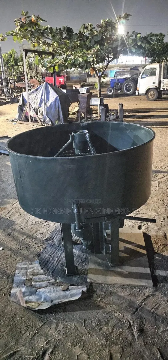 Industrial Sand and Cement Mixer Pan · Photo 1