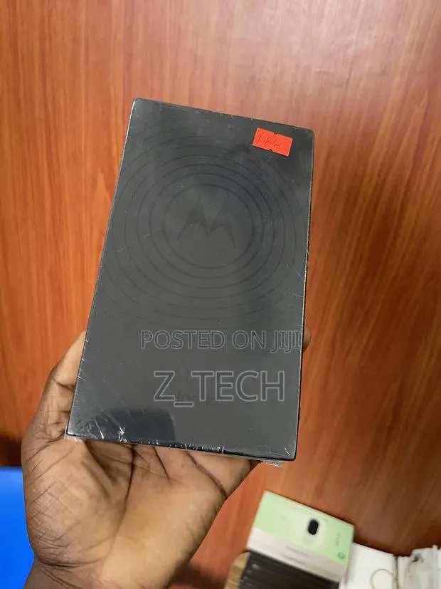 New Motorola Edge (2022) 128 GB Black · Photo 1