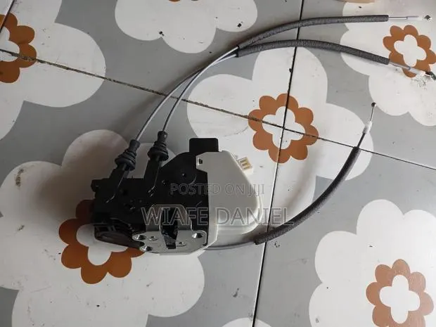Hyundai Santafe 2014 2018 2026 Door Locker · Photo 1