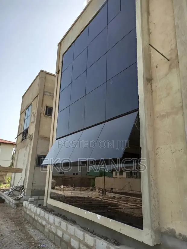 Curtain Wall Q · Photo 1