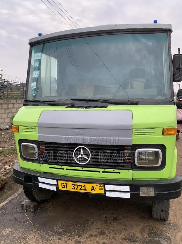 Mercedes-Benz Sprinter 1980 Green · Photo 1