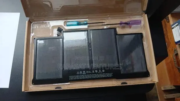 Macbook Battery A1496 · Photo 1