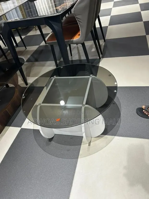 Glass Center Table · Photo 1