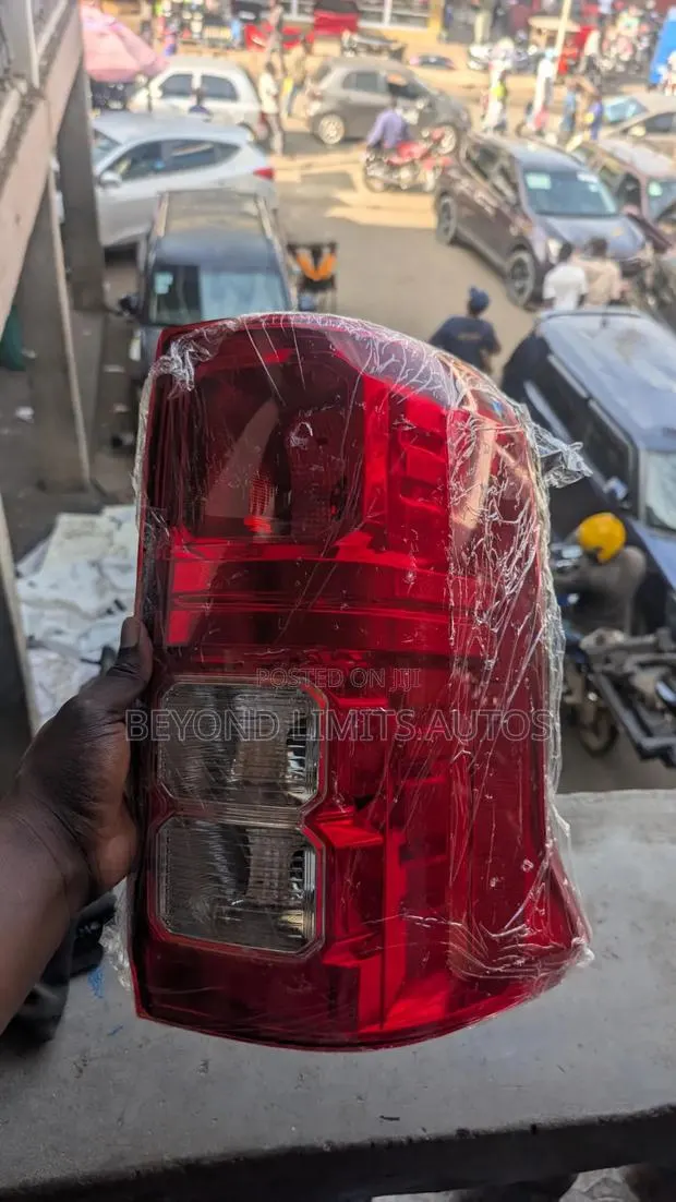 Mitsubishi L200 2022,2023,2024,2025 Tail Light · Photo 1