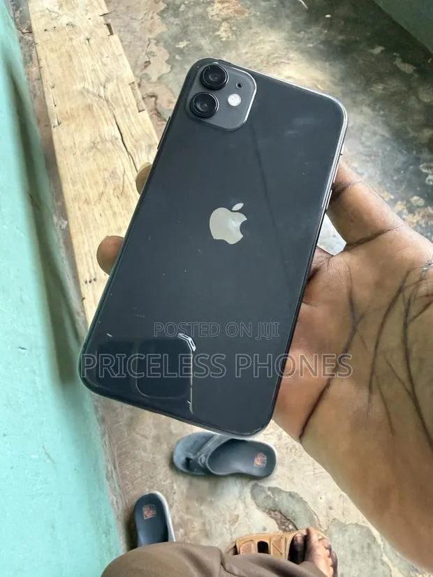 Apple iPhone 11 128 GB Black · Photo 1