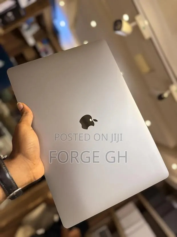 Laptop Apple MacBook Pro 2019 32GB Intel Core i7 SSD 512GB · Photo 1