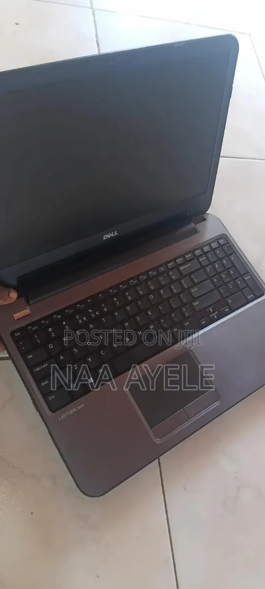 Laptop Dell Latitude 3540 8GB Intel Core i3 HDD+SSD 500GB · Photo 1