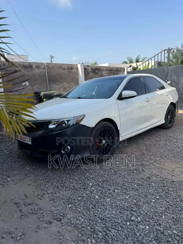 Toyota Camry 2014 Gray · Photo 1