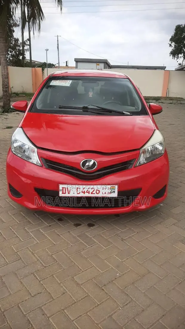 Toyota Vitz 2014 Red · Photo 1