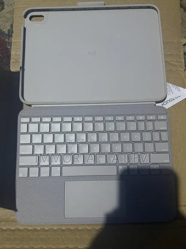 Logitech Combo Touch Magic Keyboard for iPad A16 10 and 11 Generation · Photo 1