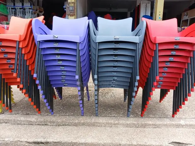 Royal Plastic Chair · Photo 1