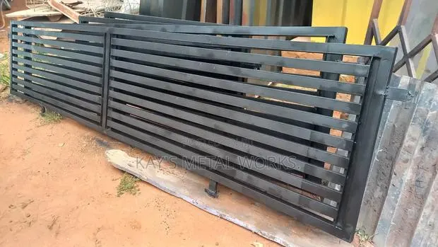 Modern Metal Fence Gate Wall Design – Custom Made · Photo 1