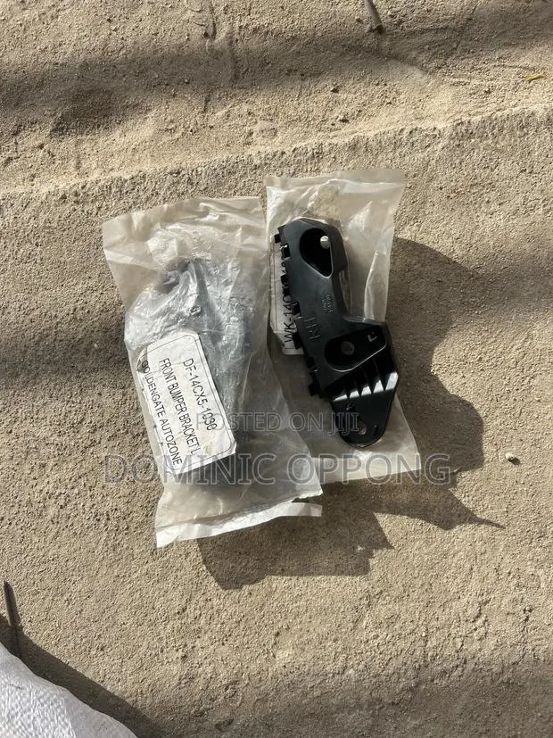 Mazda Cx 5 2014 Front Bumper Locker Pair · Photo 1